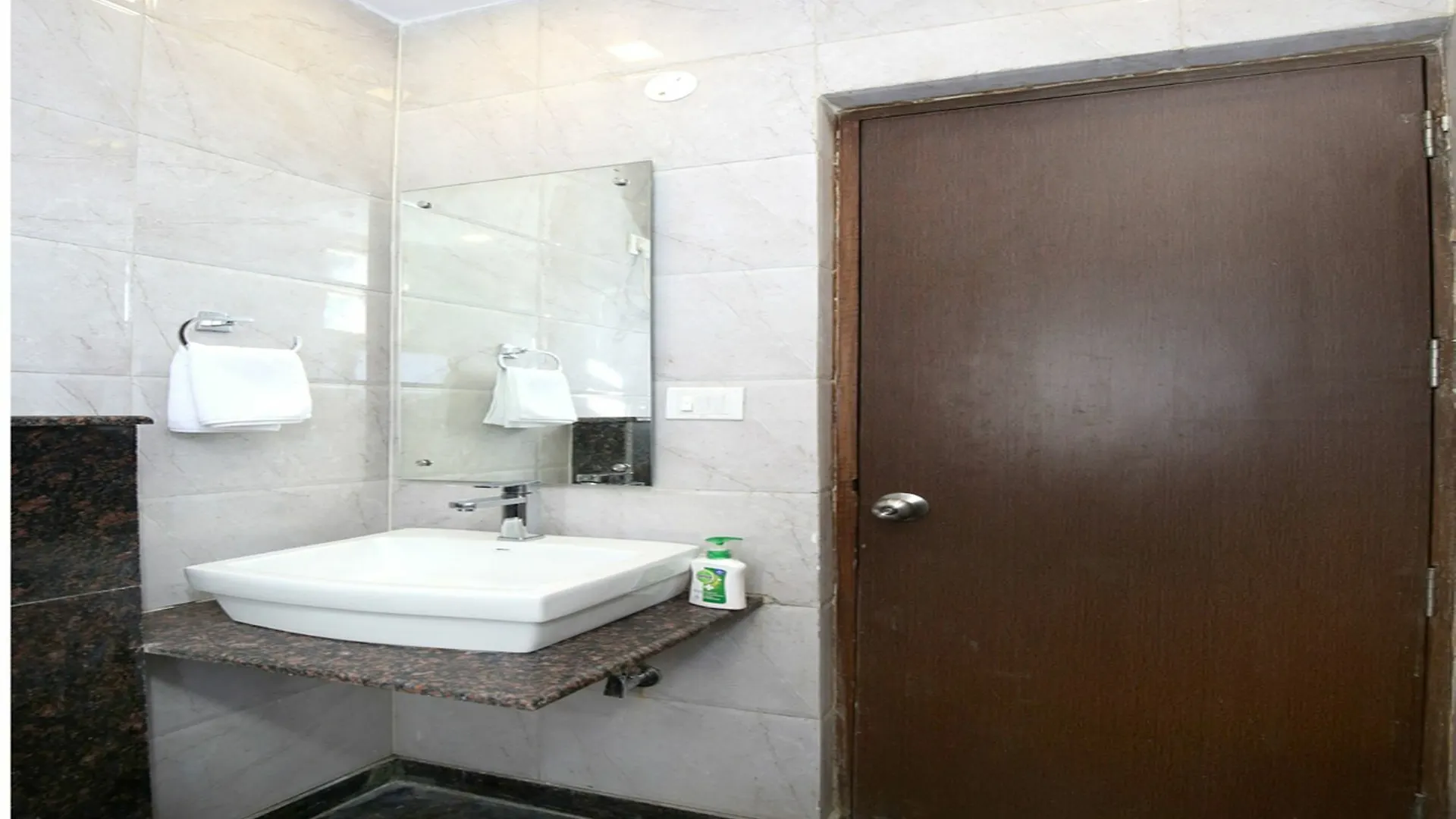 Oyo Home 9895 Valley View 1Bhk Bharari Shimla